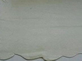 面团发酵至手指戳洞，不回缩不塌陷即可，将发酵好的面团擀成大片