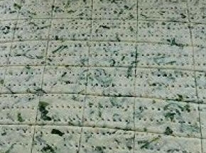 用叉子扎眼，切成想要的形状