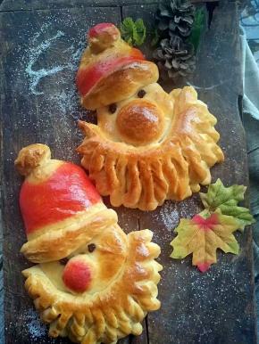 两个可爱*^o^*的圣诞老人面包