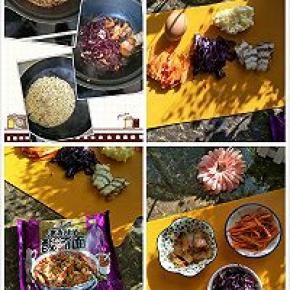 方便面用水焯一下备用。红萝卜，紫甘蓝，腊肉用热油焯一下备用。