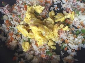 加入 之前炒好的鸡蛋