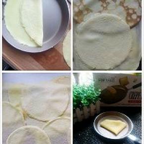 做千层一定要低温，倒进面糊转动锅铺满，看见中间有起泡鼓起来就好了。利用不沾平底锅低温摊出你需要大小的薄饼皮，一定要低温，要么饼皮会上色，就像脸上长了“蝴蝶斑”那就不好看了，但也不能太过低温，当粉糊倒入不粘锅里能转开，饼皮才会摊的薄。