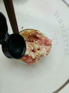 加适量味极鲜。