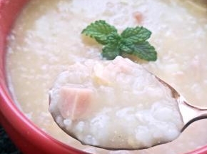 美味咸蛋火腿粥让你吃了一碗又一碗。