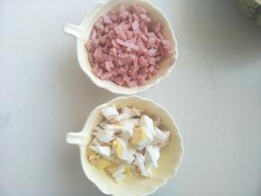 火腿，咸蛋切丁