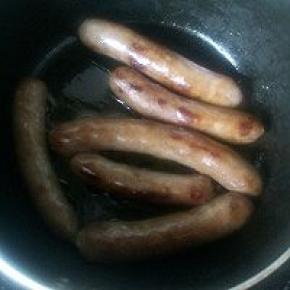 火腿用油煎一下，我比较爱吃肉所以放的多。