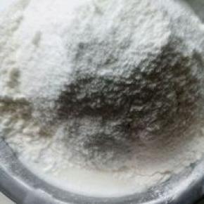 加入混合好的面粉和奶粉，搅拌均匀没有颗粒