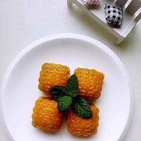 蒸好的南瓜饼，花纹还可以。