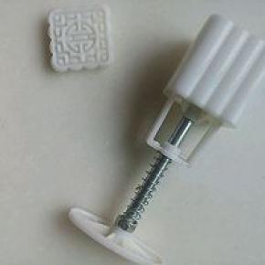 50克的模具一个，花型，形状随意