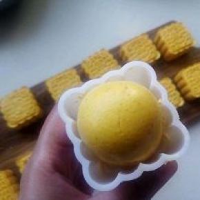 南瓜面饼放进模具