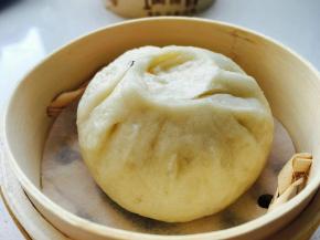 蒸好的包子不要着急掀开盖。