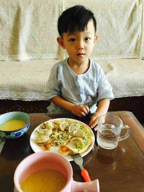 小朋友看到了说麻麻好香啊。