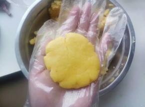 放在手掌心压扁