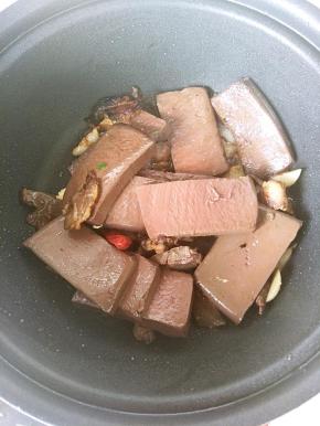 返给鸭血小火继续炒