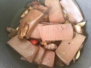 返给鸭血小火继续炒