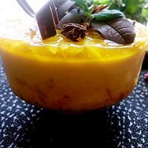 做好的芒果粒慕斯