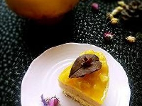 这个金字塔芒果粒直接做了镜面，没有在放鱼胶片。如果用别的那就需要加了。看实际材料。