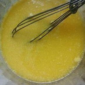 加入液化黄油均匀混合