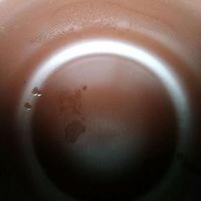 烤好后去掉锡纸锅内有一点点蒸汽，用抹布一搽就好。
坤博砂锅采用神秘陶瓷秘方，以津巴布韦透锂长石、景德镇高岭土、澳大利亚锂辉石、欧盟食品级彩色微晶玻璃釉为主要材料制成，热膨胀系数接近于零，可长时间干烧（空烧）不裂，耐冷热温差达700，可急冷急热不裂。加热时具有优秀的远红外效果，烹煮的食物更入味，更营养，更健康。