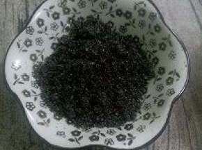 芝麻加少许熟糯米粉打粉越细越好