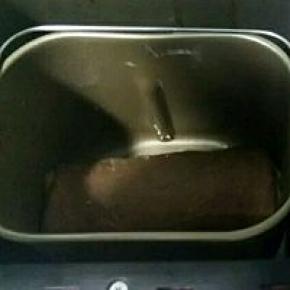 和好的面放在面包桶或者温暖处发酵两倍大