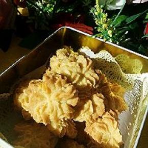 烤箱预热200度烤15-20分钟。颜色变黄就行。