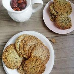 烤箱160度预热，上下火160度，烤盘放上层，烤12-15分钟上，见表面上色即可