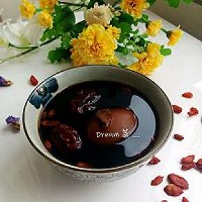 煮鸡蛋划上几道，吸收汁水更入味。在特殊时期吃一碗，补充能力哦。