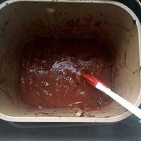 刚开始先预热烘烤，然后搅拌烘烤。这期间你想干嘛就去干嘛不用你操心，面包机会自己完成任务的。