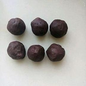豆沙分成六份