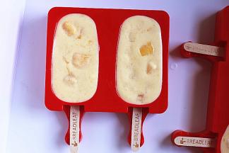 送入冻箱冷冻至硬即可，大概3-6小时左右