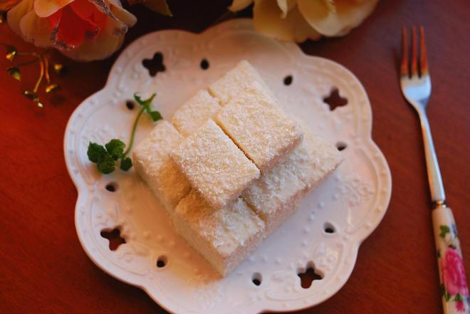 完胜85°C滴-椰丝牛奶小方