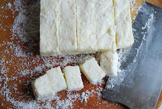 按自己喜欢的大小切成小块