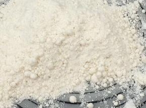 然后用手抓一把捏紧不会散。再搓会散开，这样的面粉才合适