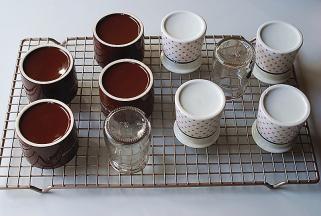 将所有器具用沸水消毒晾凉