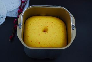 整形后放入面包桶中进行一发，发酵至2倍大