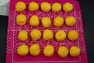 排出空气，分成等量的小份，醒15分钟