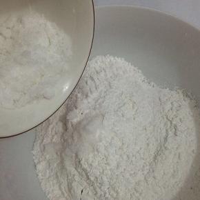 面粉中加入白糖