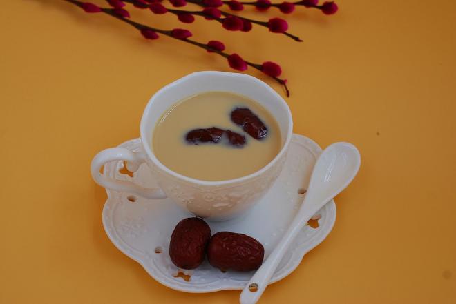 10分钟在家做出暖身又暖胃哒---生姜红枣奶茶