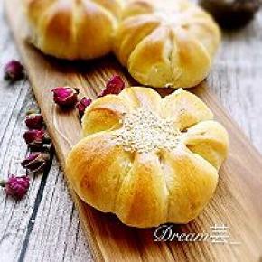 烤箱设置为170度预热，预热结束后将烤盘放在中下层，烘烤20分钟左右；