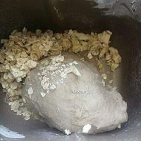 加入黄油，燕麦揉至光滑