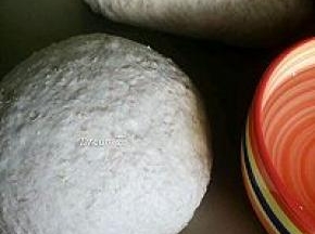 放在温暖处发酵两倍大，【放在烤箱装热水发酵。】