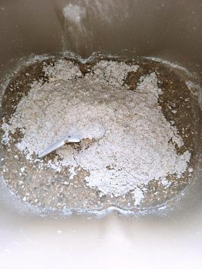 除黄油，燕麦所有材料加一起揉十分钟