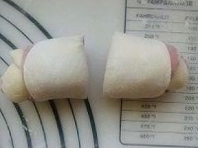 卷起后从中间切开