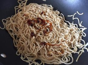 加入xo酱翻炒均匀