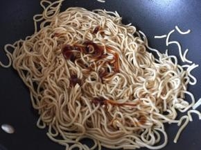 加入xo酱翻炒均匀