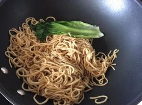 放入生菜叶一起炒