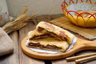 出锅放在油纸上滤去油份