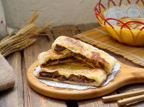 出锅放在油纸上滤去油份
