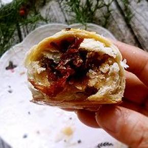 莲蓉玫瑰月饼酥的没法说